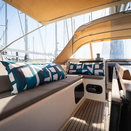 Botel Grand Voilier Coeur La Rochelle *