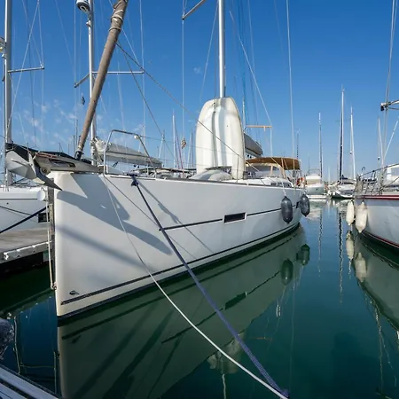 Botel Grand Voilier Coeur La Rochelle La Rochelle (Charente-Maritime)